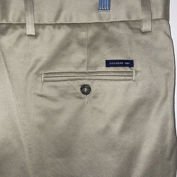 Dockers D3 Classic Fit Y2K Pleat Front Pants Beige  Signature Khaki Size 38 X 29 - Picture 4 of 9